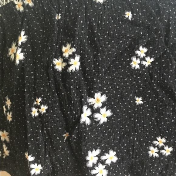 🌼🌼American Eagle Daisy Crop Top🌼🌼 - Picture 2 of 5